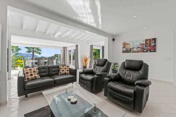 Casa independiente en calle Beniaya