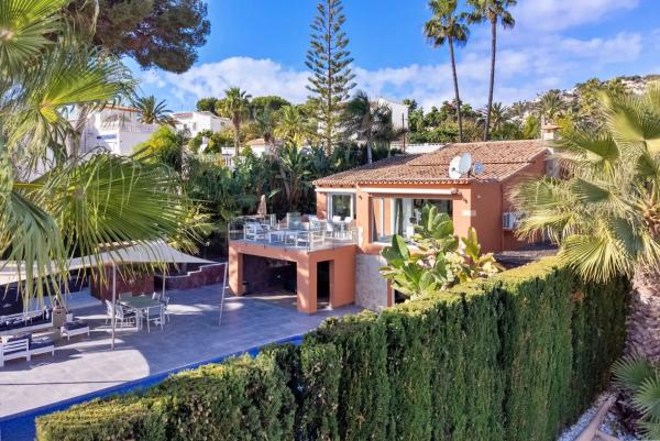 Casa independiente en calle Beniaya