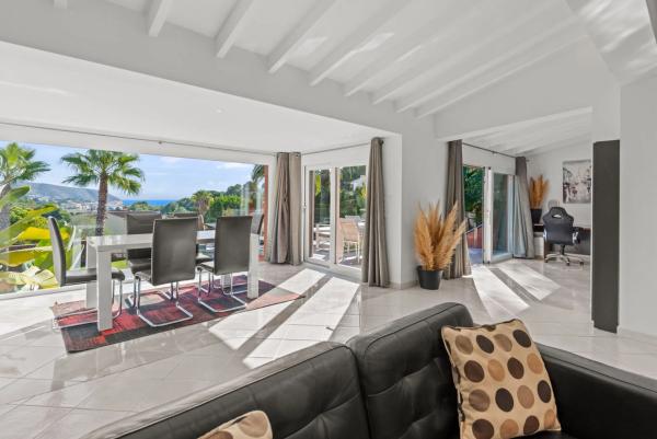 Casa independiente en calle Beniaya