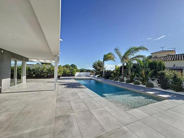 Casa independiente en calle Túnez