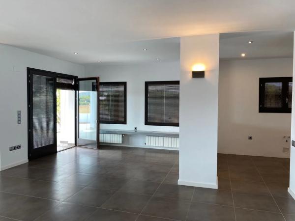 Casa independiente en calle Beniarjó