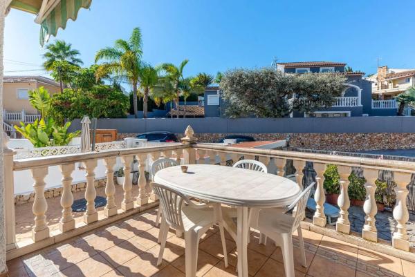 Chalet pareado en calle Asuán