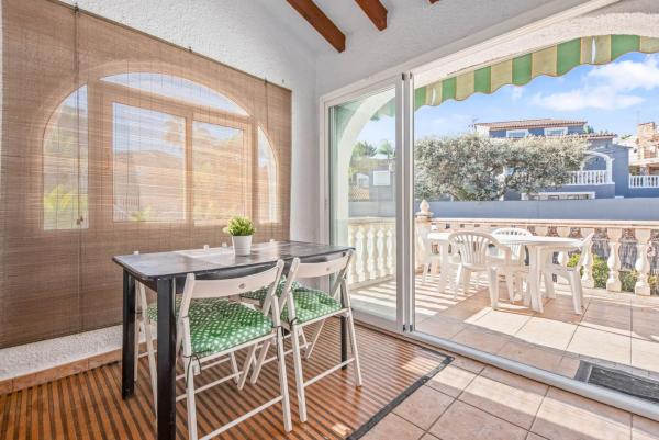 Chalet pareado en calle Asuán