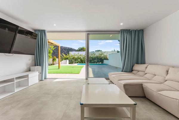 Chalet pareado en calle Milano