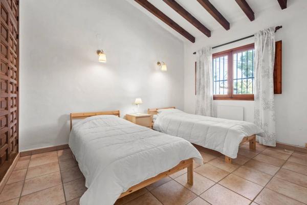 Chalet pareado en calle Asuán