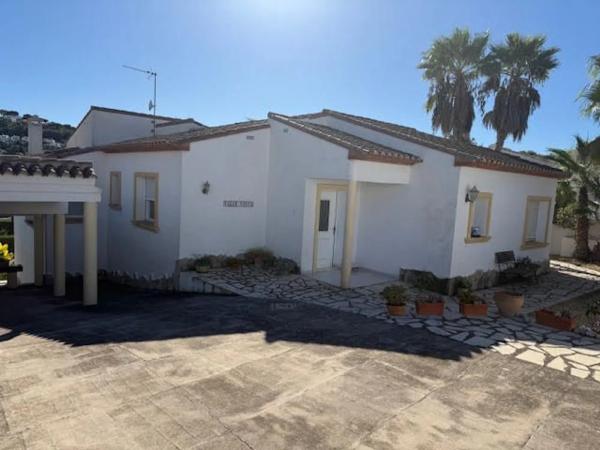 Casa independiente en calle Lérida, 9