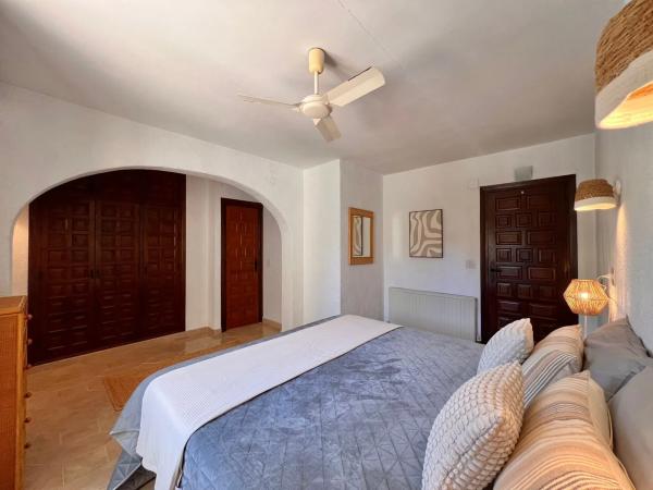 Casa independiente en CL Santiago De Compostela, 8