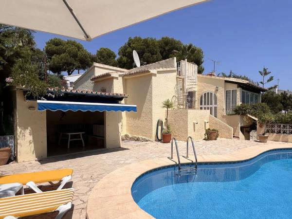 Casa independiente en CL Santiago De Compostela, 8