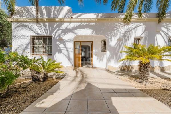 Casa independiente en calle Medina