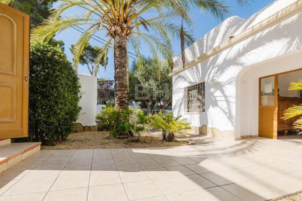 Casa independiente en calle Medina