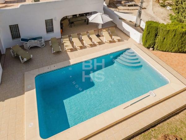 Casa independiente en calle Medina