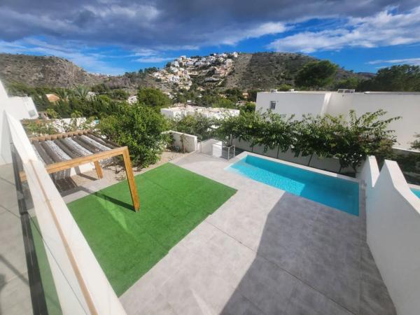 Chalet adosado en calle Milano, 24