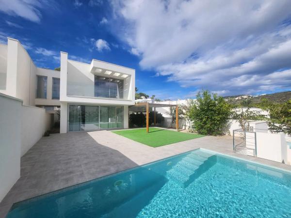 Chalet adosado en calle Milano, 24