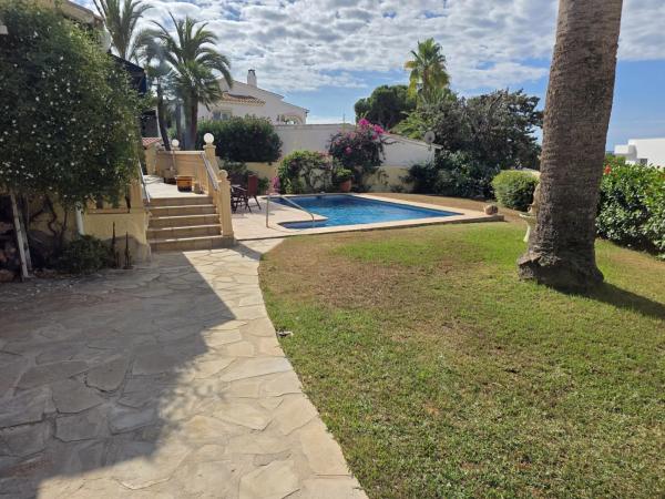 Casa independiente en calle Castillo