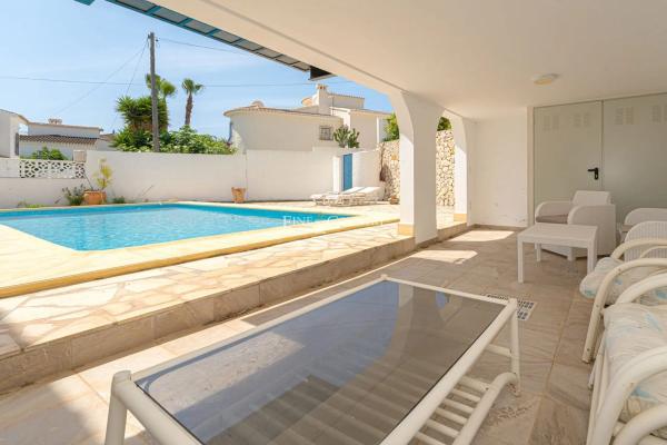 Casa independiente en calle Benicolet