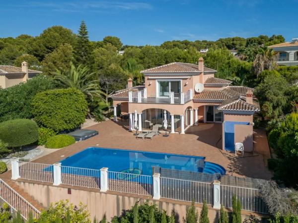 Casa independiente en calle Pirineos