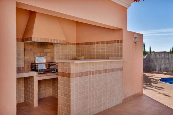 Casa independiente en calle Pirineos