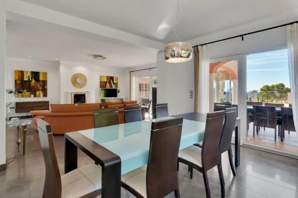 Casa independiente en calle Pirineos