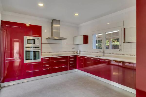 Casa independiente en calle Pirineos