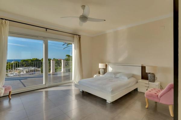 Casa independiente en calle Pirineos