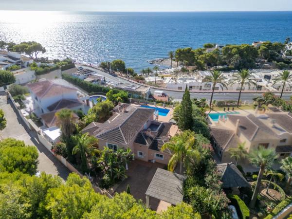 Casa independiente en calle Pirineos