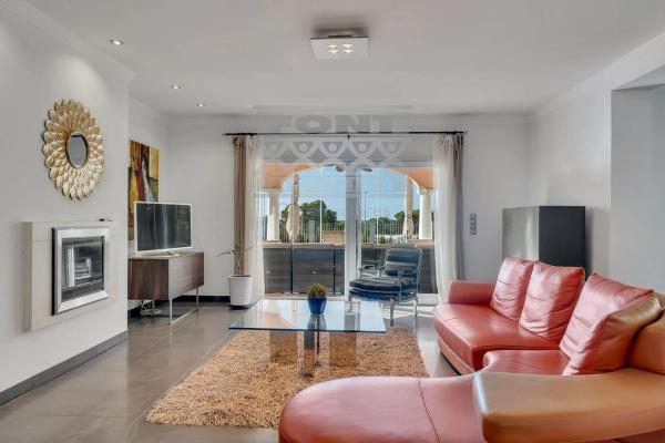 Casa independiente en calle Pirineos, 8