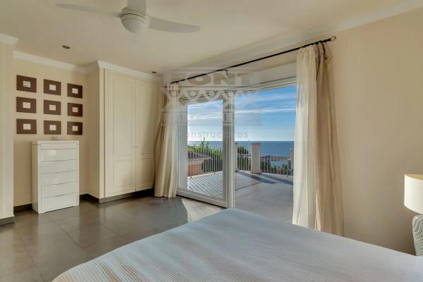 Casa independiente en calle Pirineos, 8