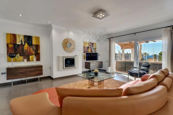 Casa independiente en calle Pirineos, 8