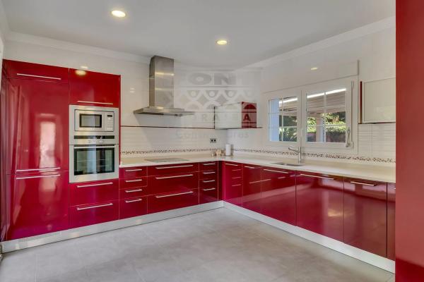 Casa independiente en calle Pirineos, 8