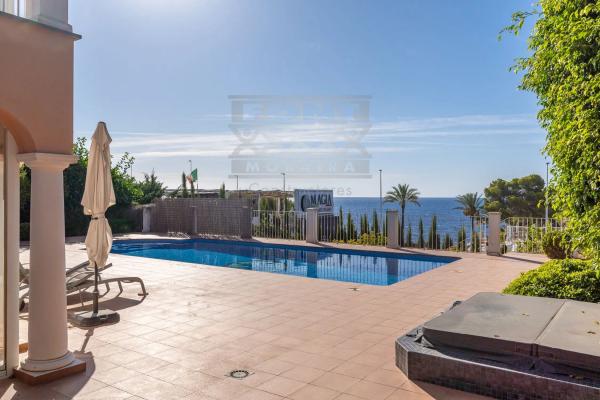 Casa independiente en calle Pirineos, 8