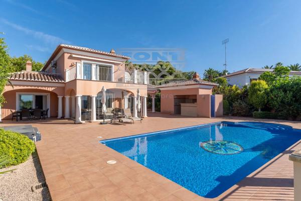 Casa independiente en calle Pirineos, 8