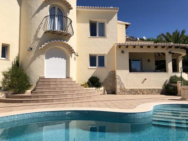 Casa independiente en calle Beniarrés