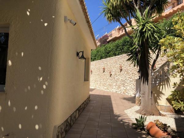 Casa independiente en calle Beniarrés