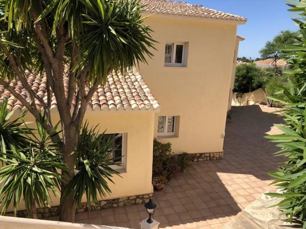 Casa independiente en calle Beniarrés