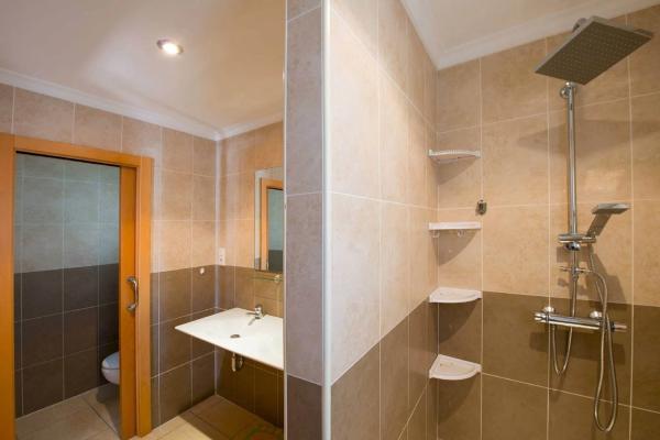 Casa independiente en calle Higuera, 1