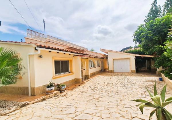 Casa independiente en calle Avellano, 24