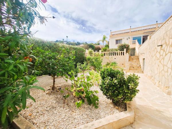 Casa independiente en calle Avellano, 24