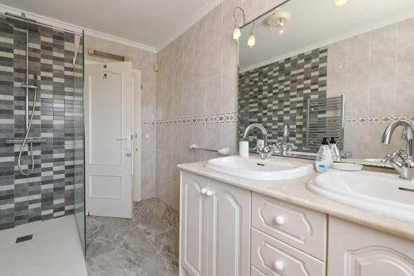 Casa independiente en calle Mar Marmara