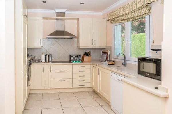 Chalet en calle Jilguero, 3