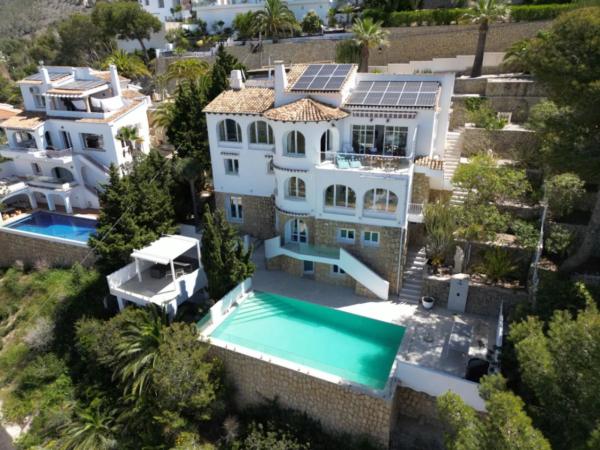 Casa independiente en calle Alcántara