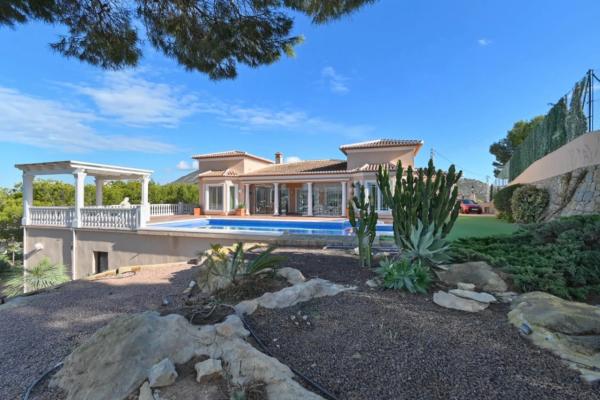 Casa independiente en calle Martín Pescador