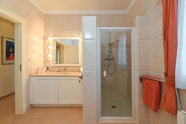 Casa independiente en calle Martín Pescador