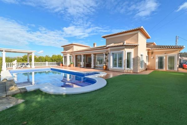 Casa independiente en calle Martín Pescador