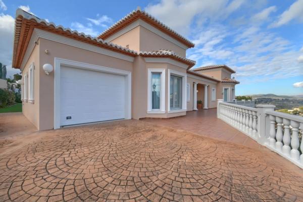 Casa independiente en calle Martín Pescador