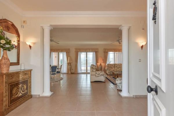 Casa independiente en calle Martín Pescador