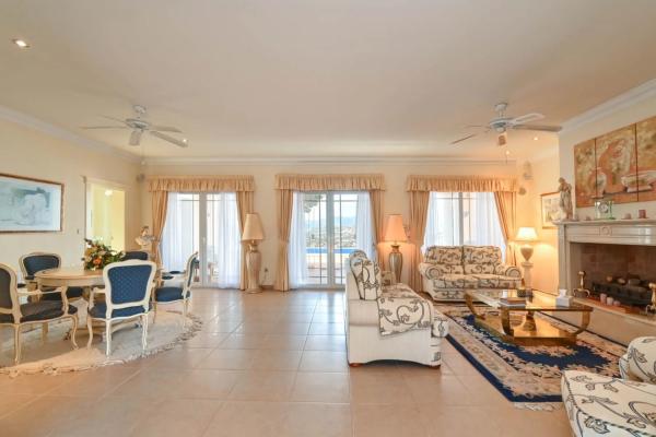 Casa independiente en calle Martín Pescador