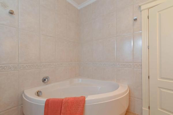 Casa independiente en calle Martín Pescador