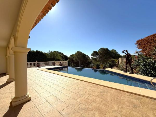 Casa independiente en calle Enebro