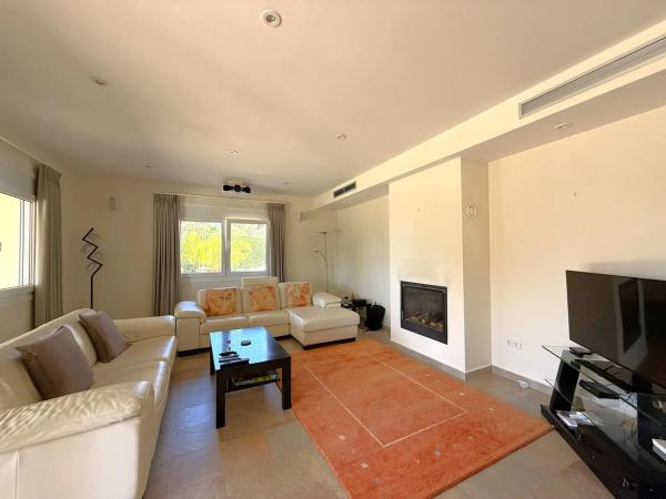 Casa independiente en calle Enebro