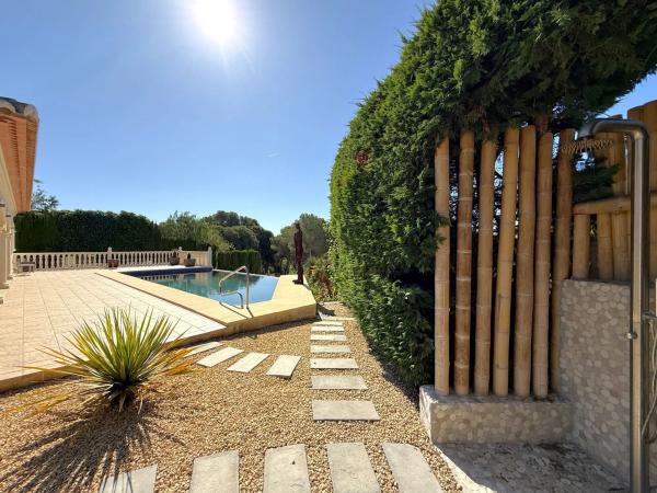Casa independiente en calle Enebro